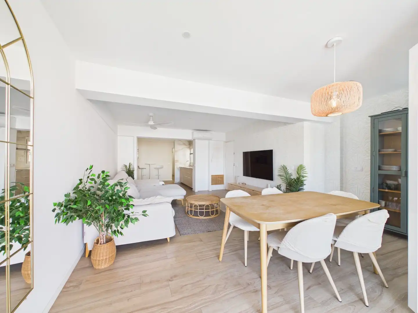 Sala d'estar de Pis de lloguer en  Palma de Mallorca amb Aire condicionat, Terrassa i Moblat