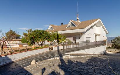 Vista exterior de Casa o xalet en venda en Gelida amb Calefacció, Jardí privat i Terrassa