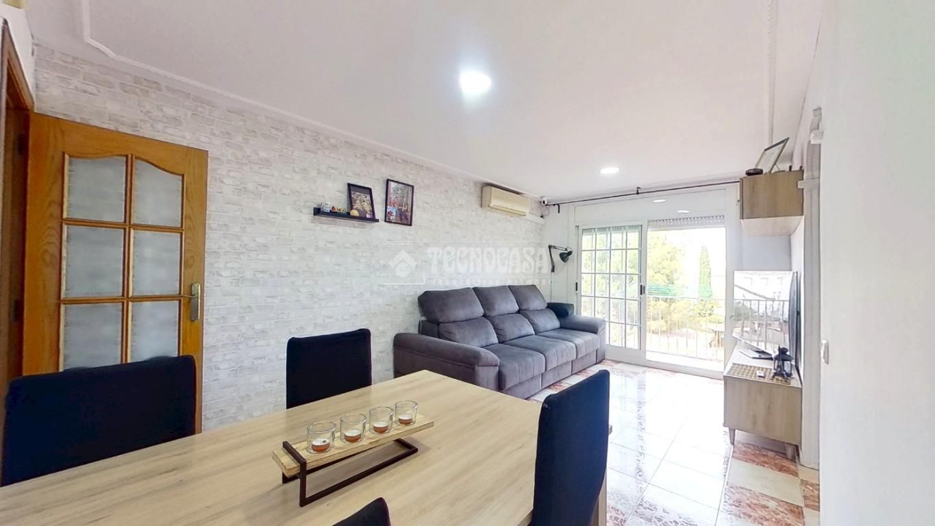Living room of Flat for sale in Barberà del Vallès  with Air Conditioner and Balcony