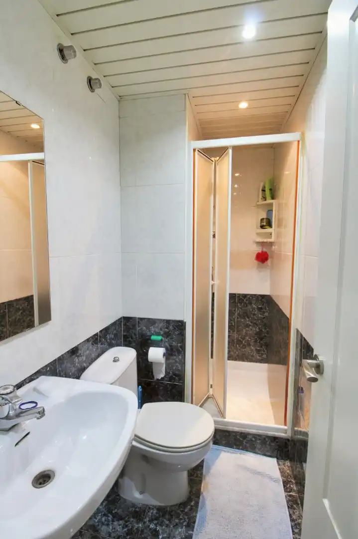 Bathroom of Duplexes for sale in L'Hospitalet de Llobregat  with Air Conditioner, Heating and Terrace