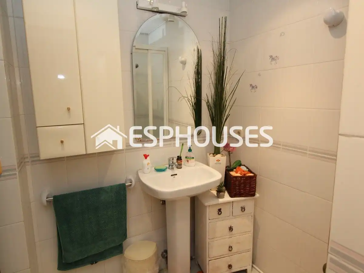Bathroom of Houses for sale in Altea  with Air Conditioner, Swimming Pool and Furnished