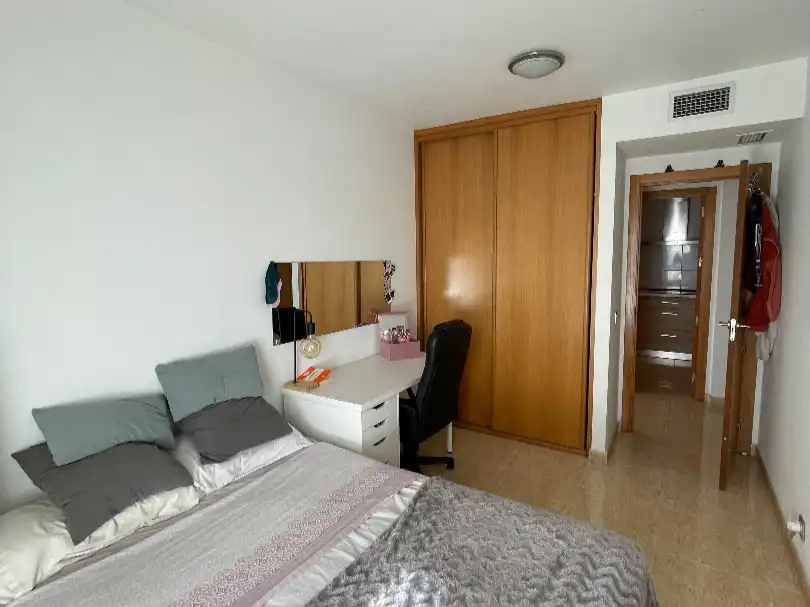 Dormitori de Apartament per a compartir en Murcia amb Aire condicionat, Calefacció i Moblat