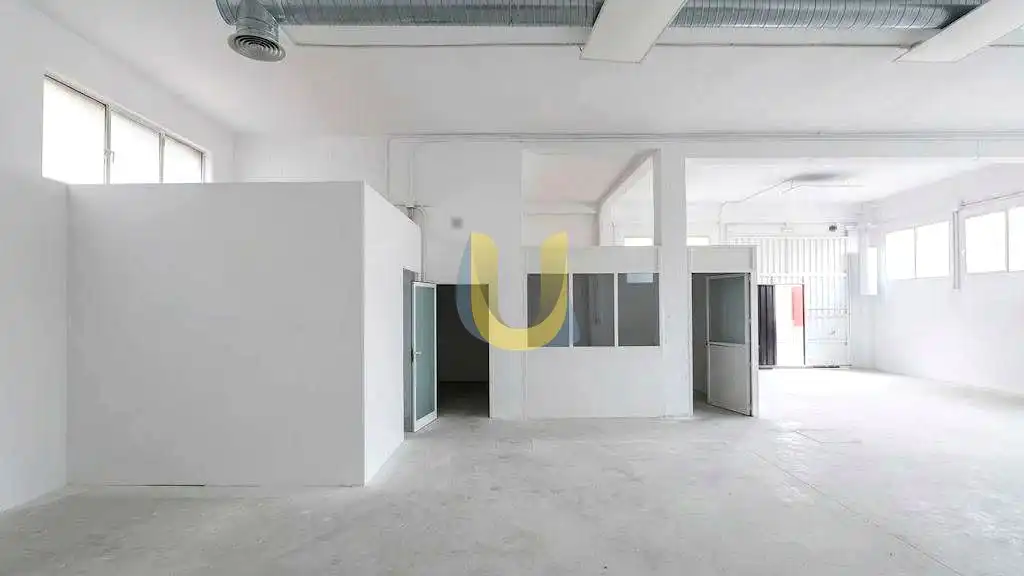 Nau industrial en venda en Alcobendas