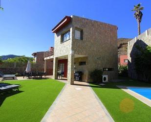 Vista exterior de Casa o xalet en venda en Mogán amb Aire condicionat, Jardí privat i Terrassa