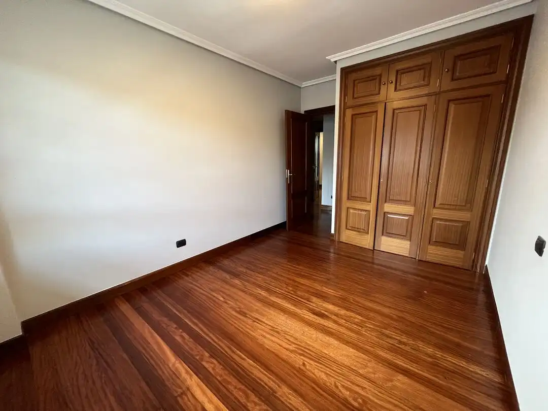 Schlafzimmer von Wohnung zur Miete in Leioa mit Heizung, Privatgarten und Abstellraum