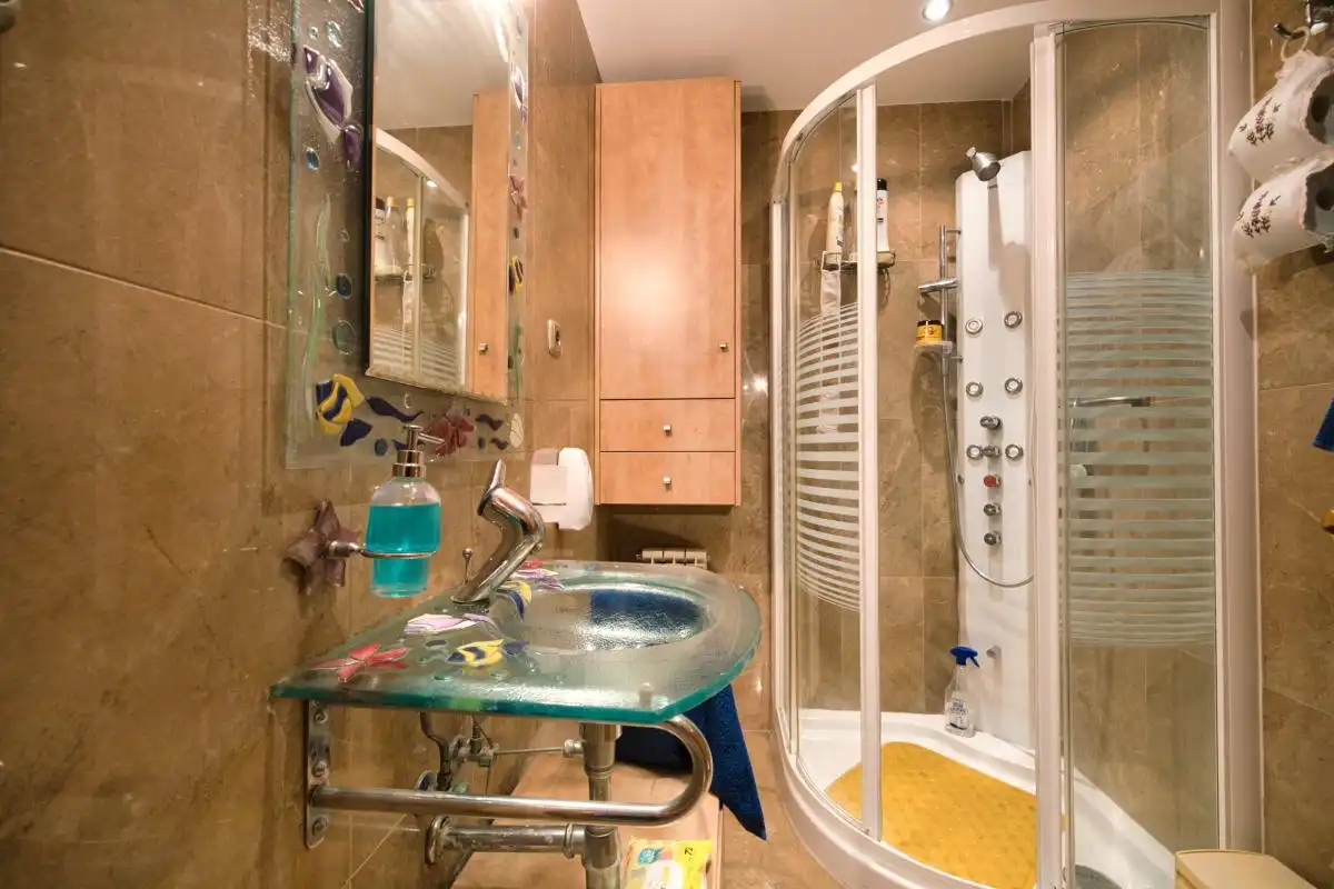 Baño de Casa o chalet en venta en L'Alfàs del Pi con Aire acondicionado, Calefacción y Jardín privado