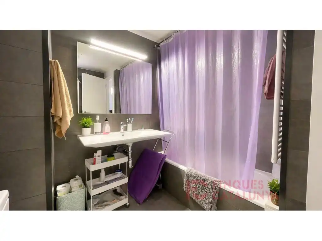 Bathroom of Flat for sale in Girona  with Balcony
