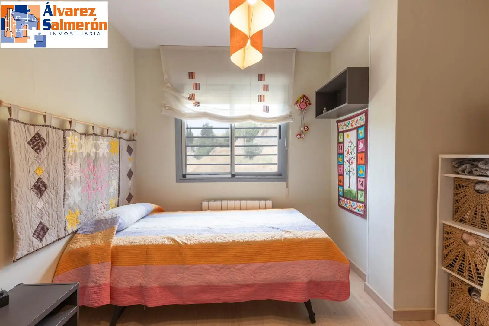 Habitación de Casa adosada en venta en Granada con Aire acondicionado, Calefacción y Balcón