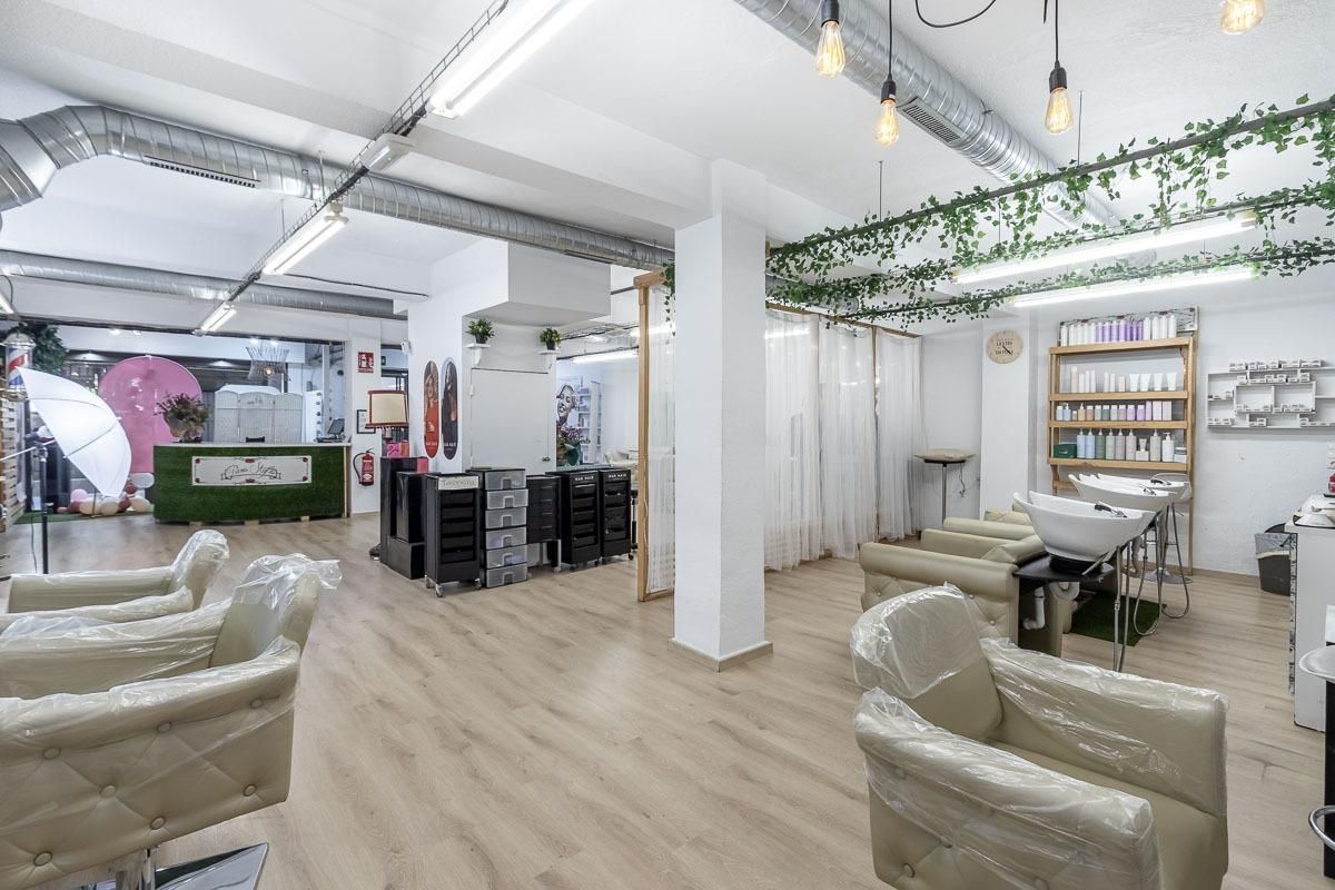 Premises for sale in  Granada Capital