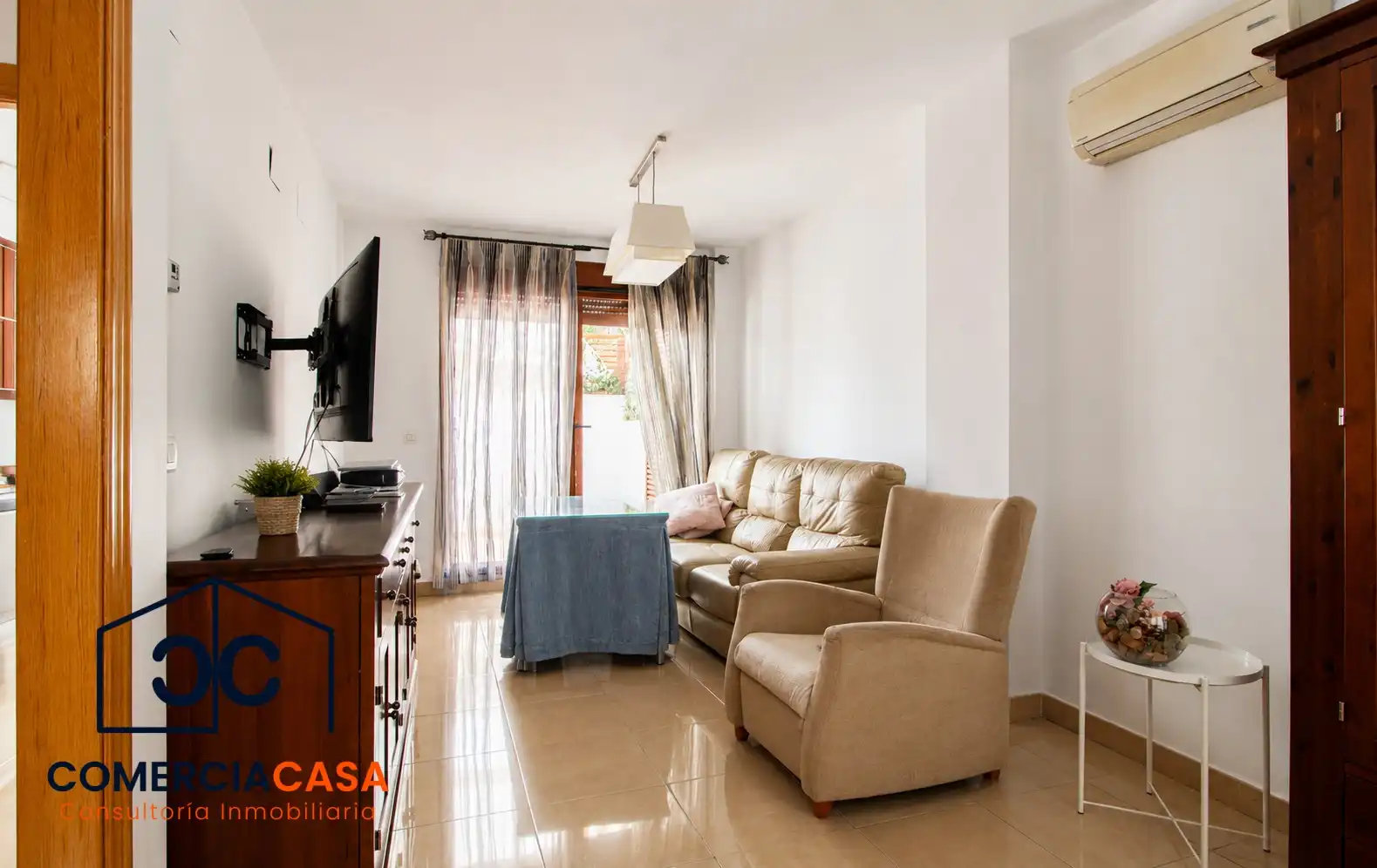 Sala d'estar de Casa adosada en venda en Armilla amb Aire condicionat, Calefacció i Moblat