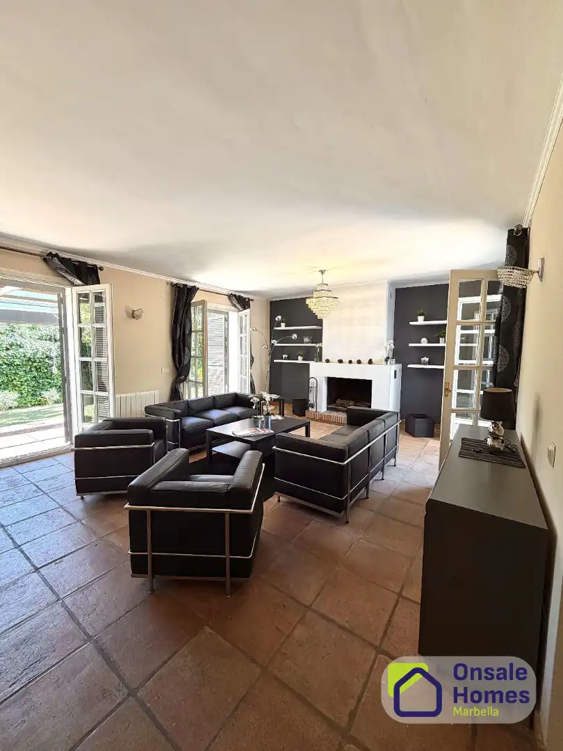 Living room of Houses for rent in Marbella  with Air Conditioner, Private garden and Terrace