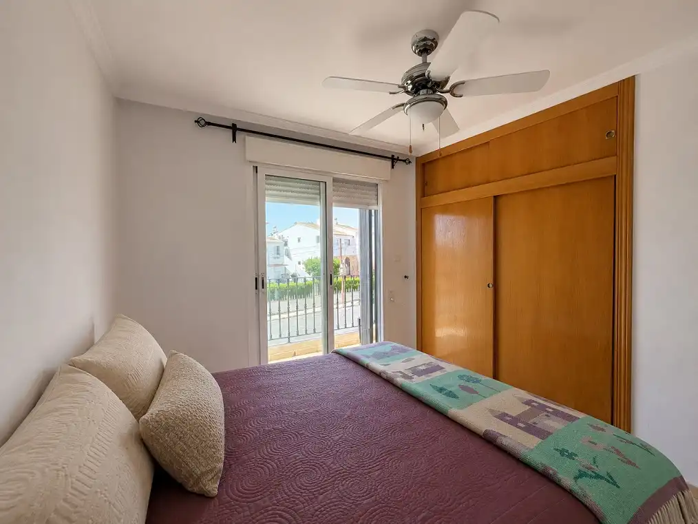 Habitación de Casa adosada en venta en Santa Pola con Terraza y Piscina comunitaria