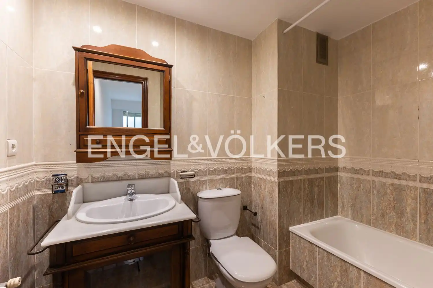 Baño de Piso de alquiler en Valencia con Aire acondicionado, Calefacción y Trastero