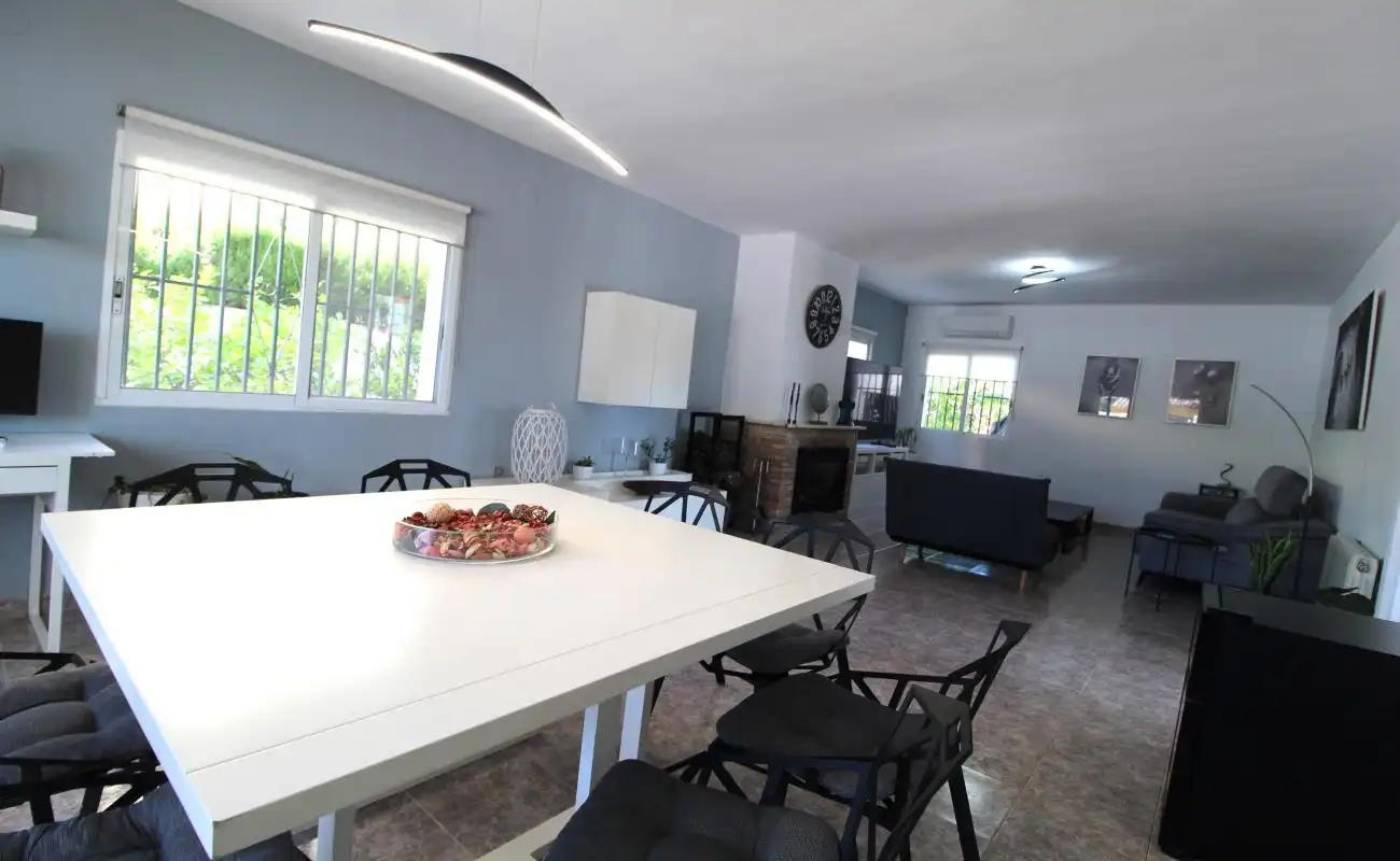 Comedor de Casa o chalet en venta en L'Eliana con Aire acondicionado, Calefacción y Jardín privado