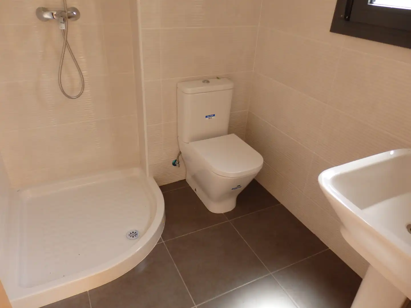 Badezimmer von Einfamilien-Reihenhaus zum Verkauf in Mont-roig del Camp mit Klimaanlage, Privatgarten und Terrasse