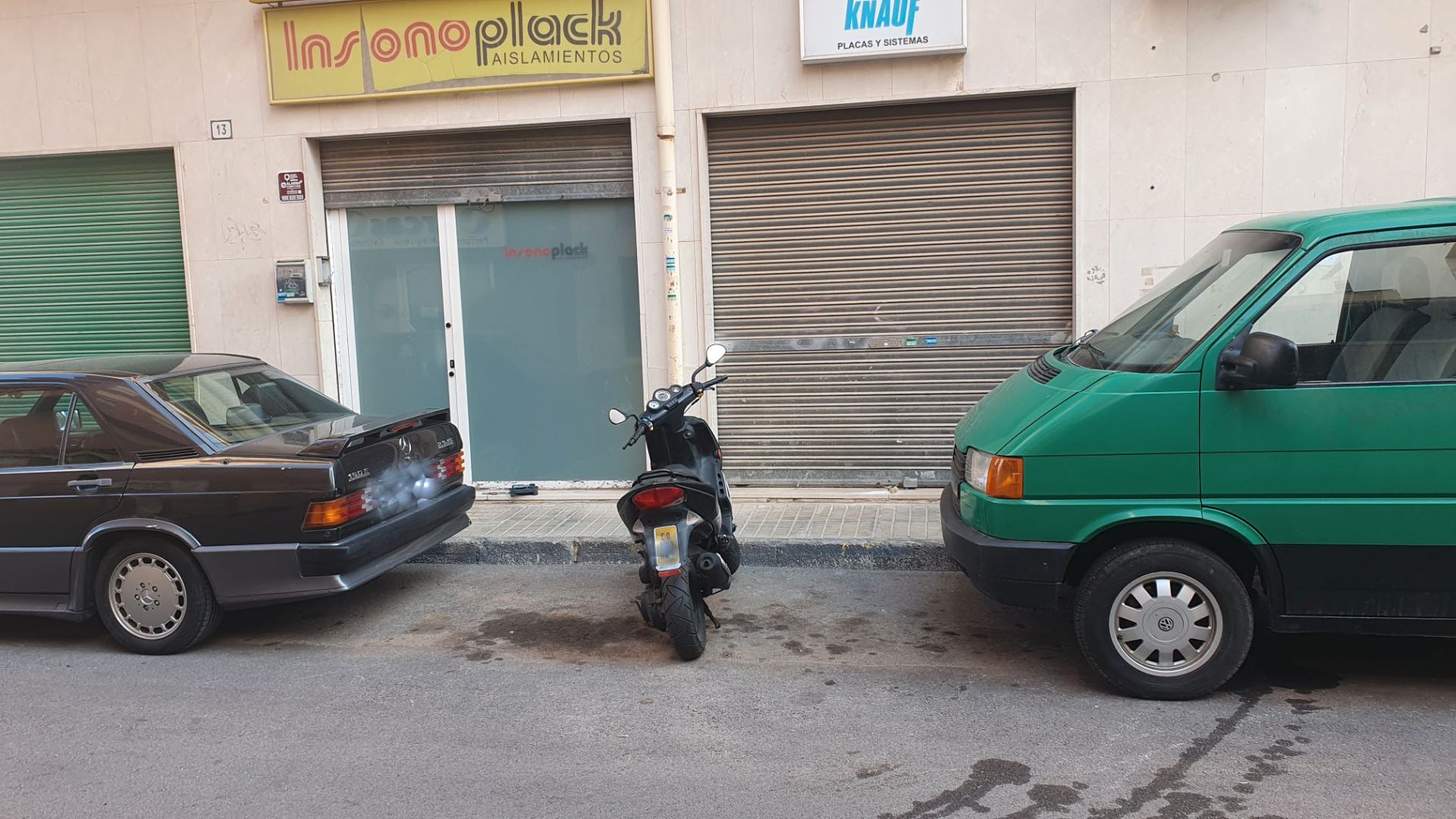 Aparcament de Local en venda en Elda amb Aire condicionat