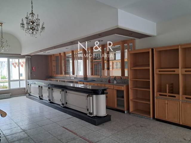 Local comercial en Alquiler en ROSALIA DE CASTRO en Conxo