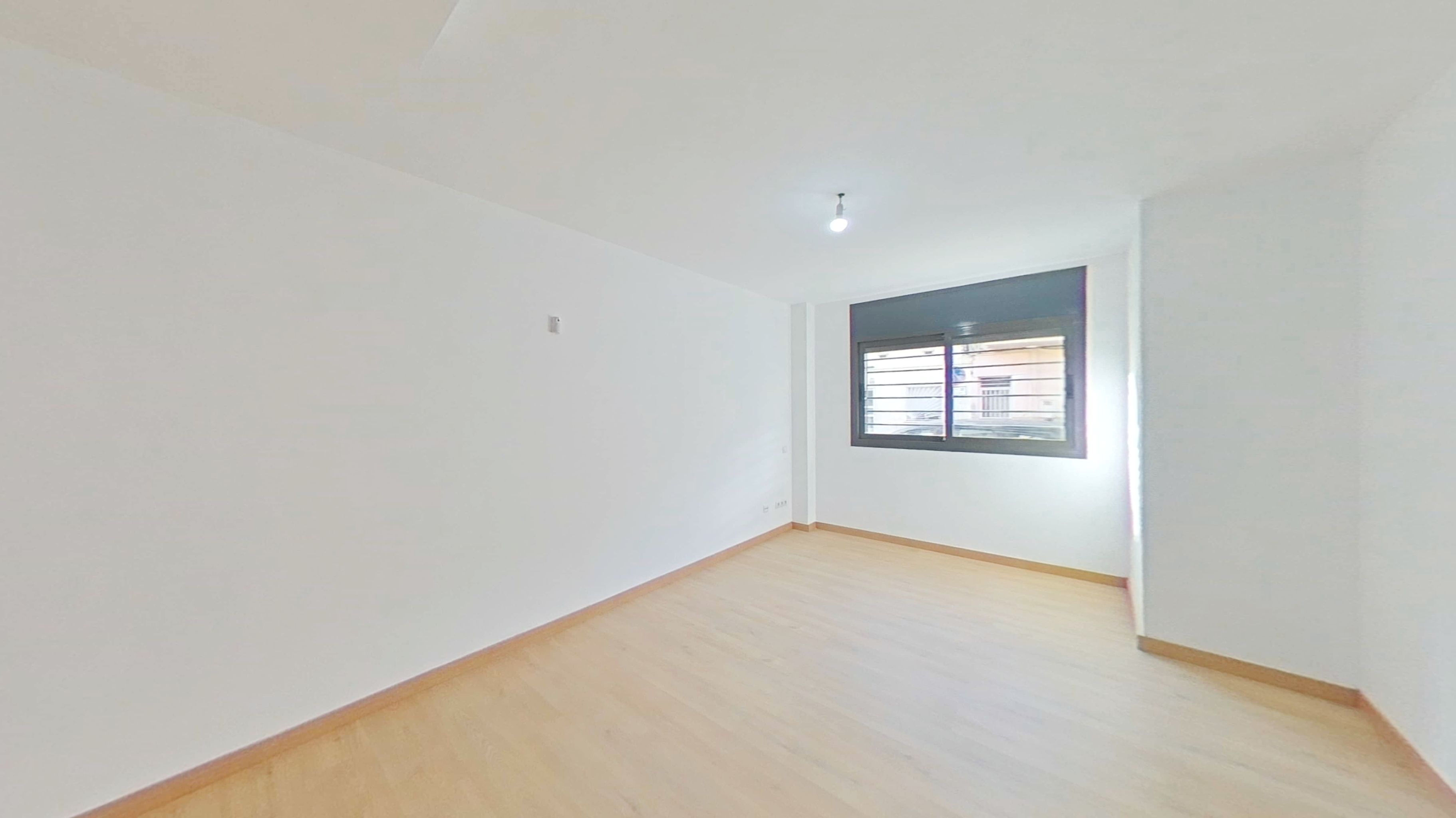 Bedroom of Flat for sale in Terrassa  with Oven and Washing machine