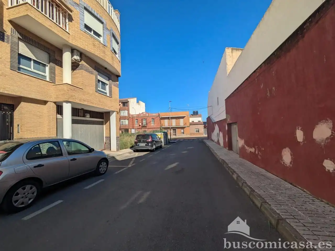 Außenansicht von Garage zum Verkauf in Linares