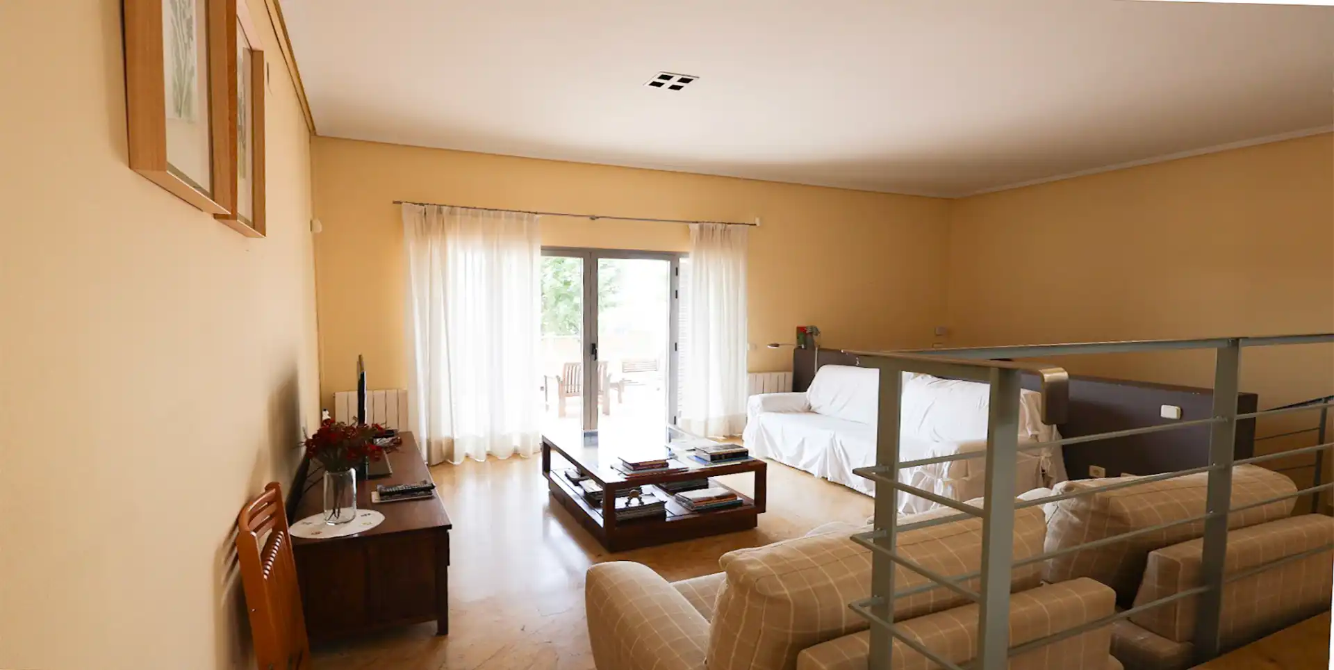 Sala d'estar de Casa adosada en venda en Toledo amb Jardí privat, Terrassa i Traster