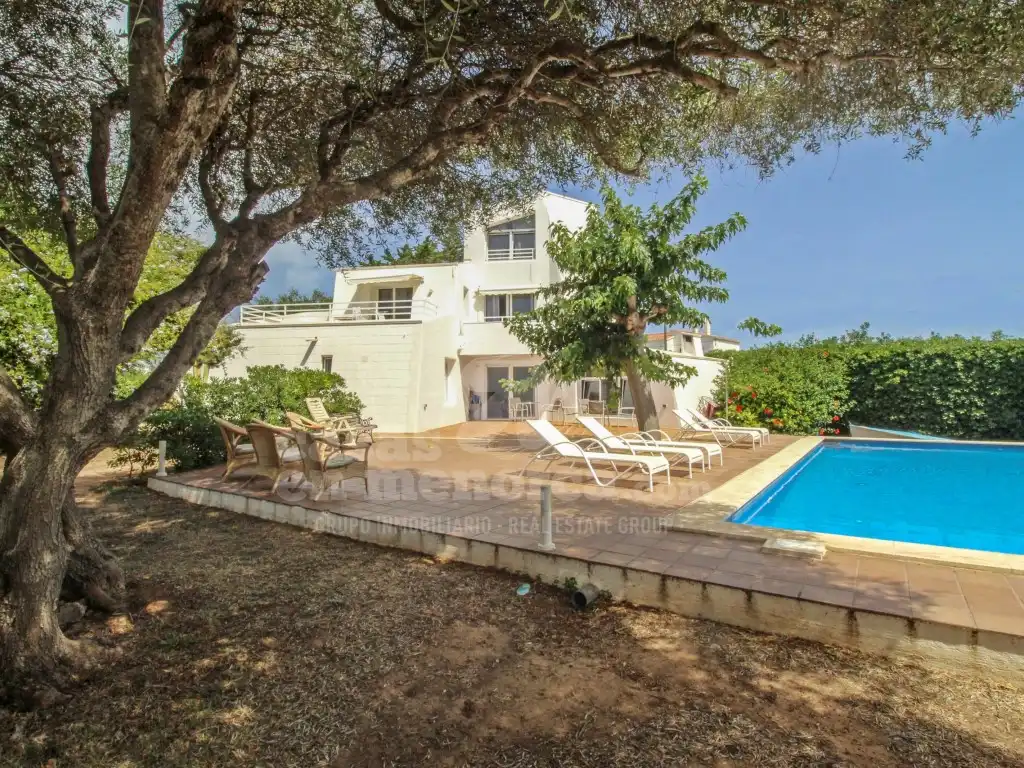Vista exterior de Casa o xalet en venda en Es Castell amb Aire condicionat, Calefacció i Jardí privat