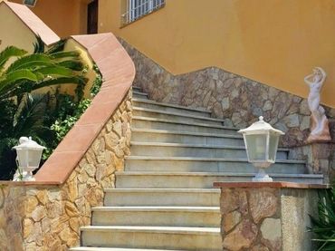 House with pool for sale in Canyelles