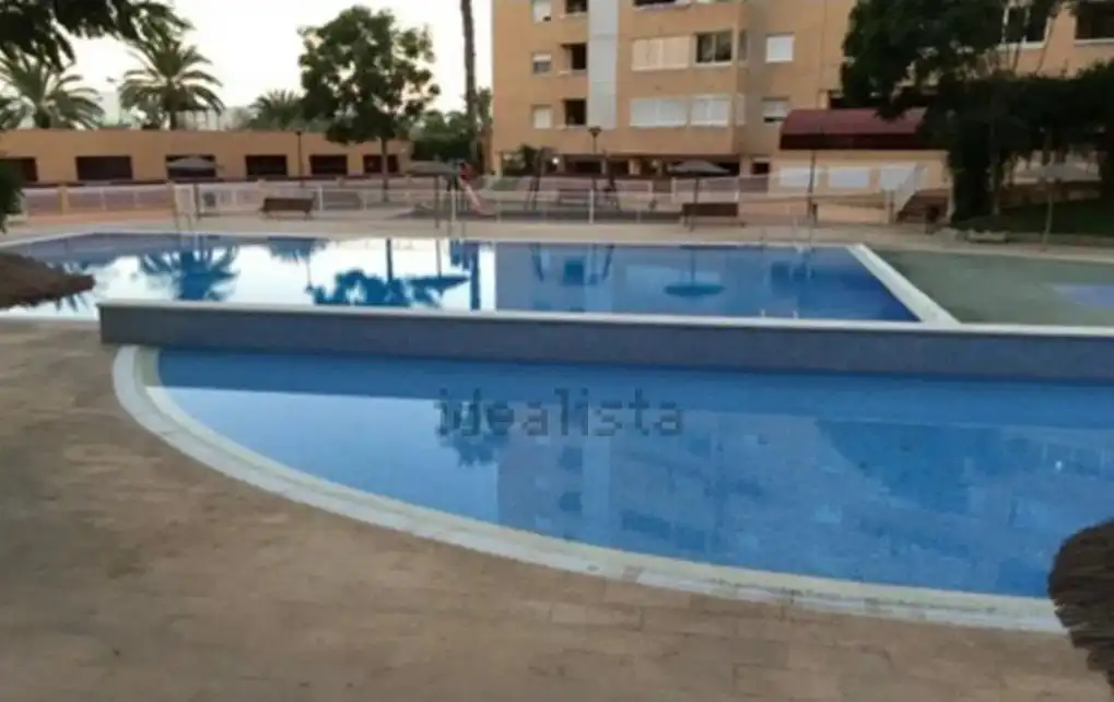 Piscina de Pis de lloguer en Alicante / Alacant amb Aire condicionat, Jardí privat i Moblat