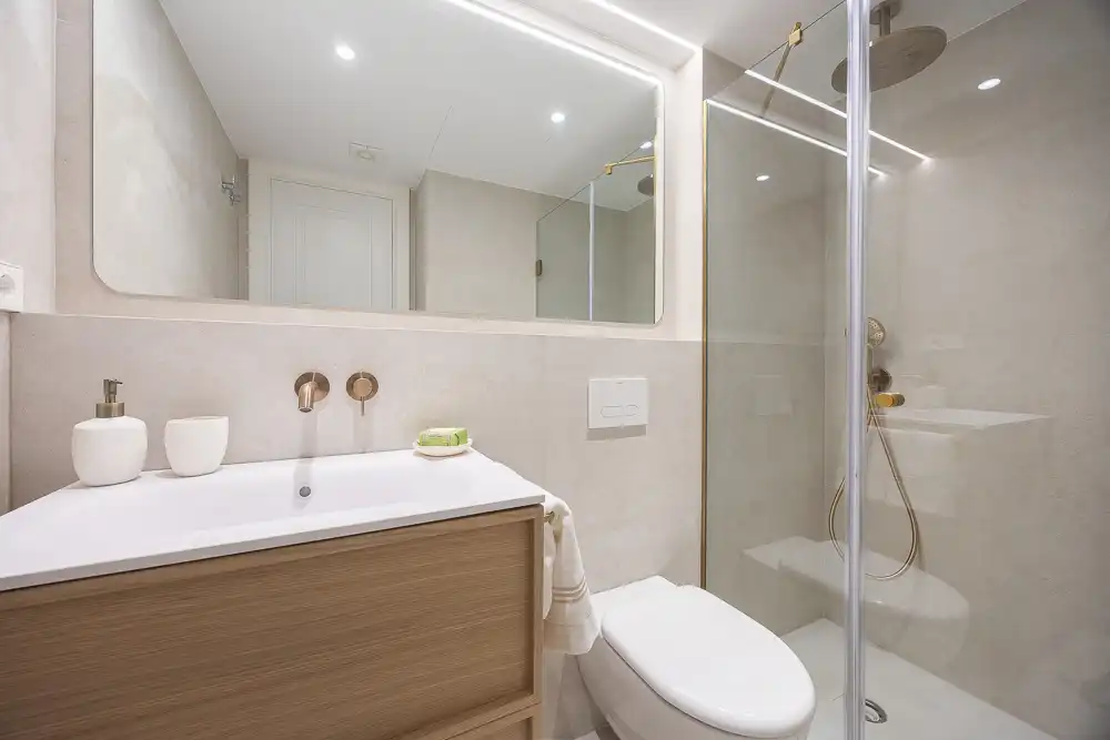 Baño de Piso en venta en Madrid con Calefacción, Amueblado y Balcón