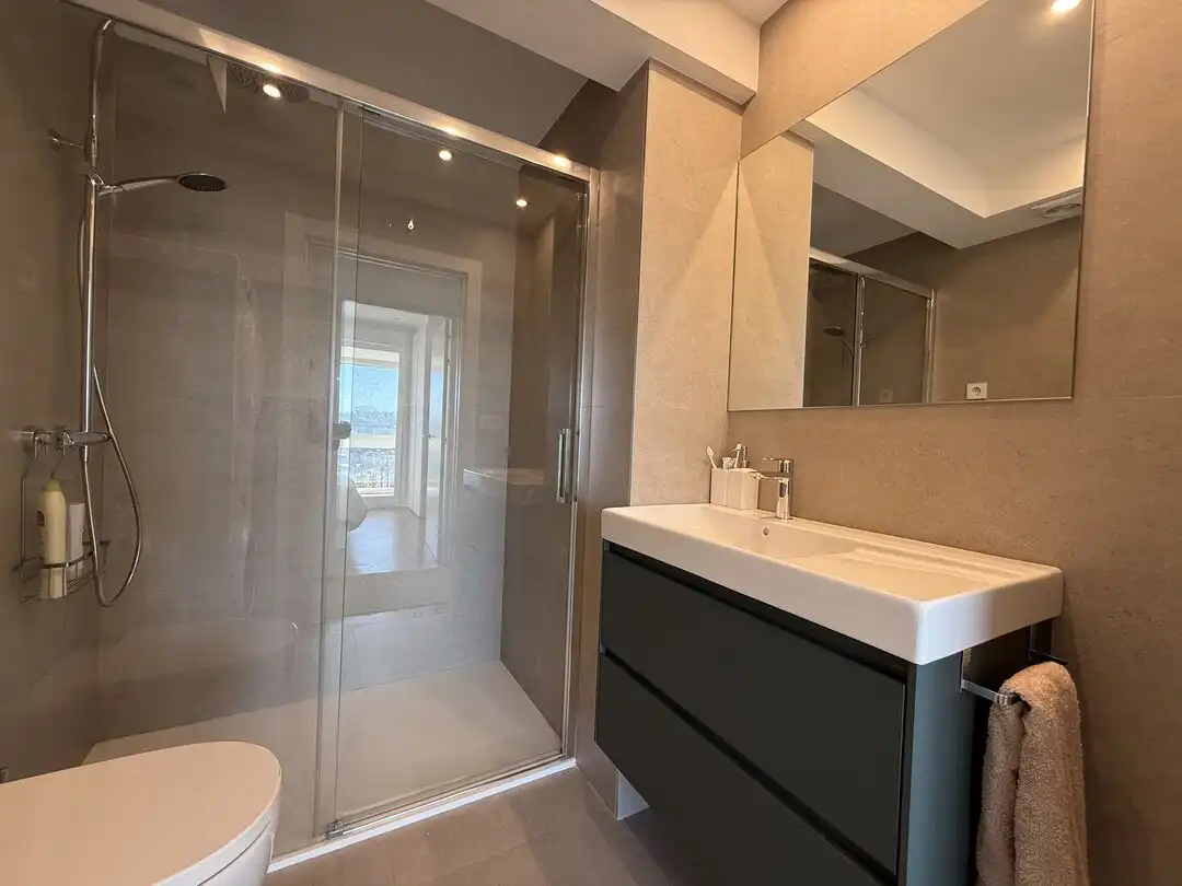 Badezimmer von Wohnung zur Miete in Donostia - San Sebastián  mit Heizung, Privatgarten und Terrasse