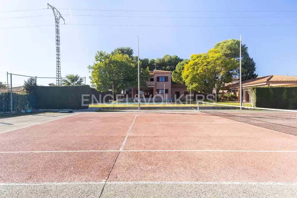 Exterior view of Houses for sale in La Pobla de Vallbona  with Air Conditioner, Heating and Private garden
