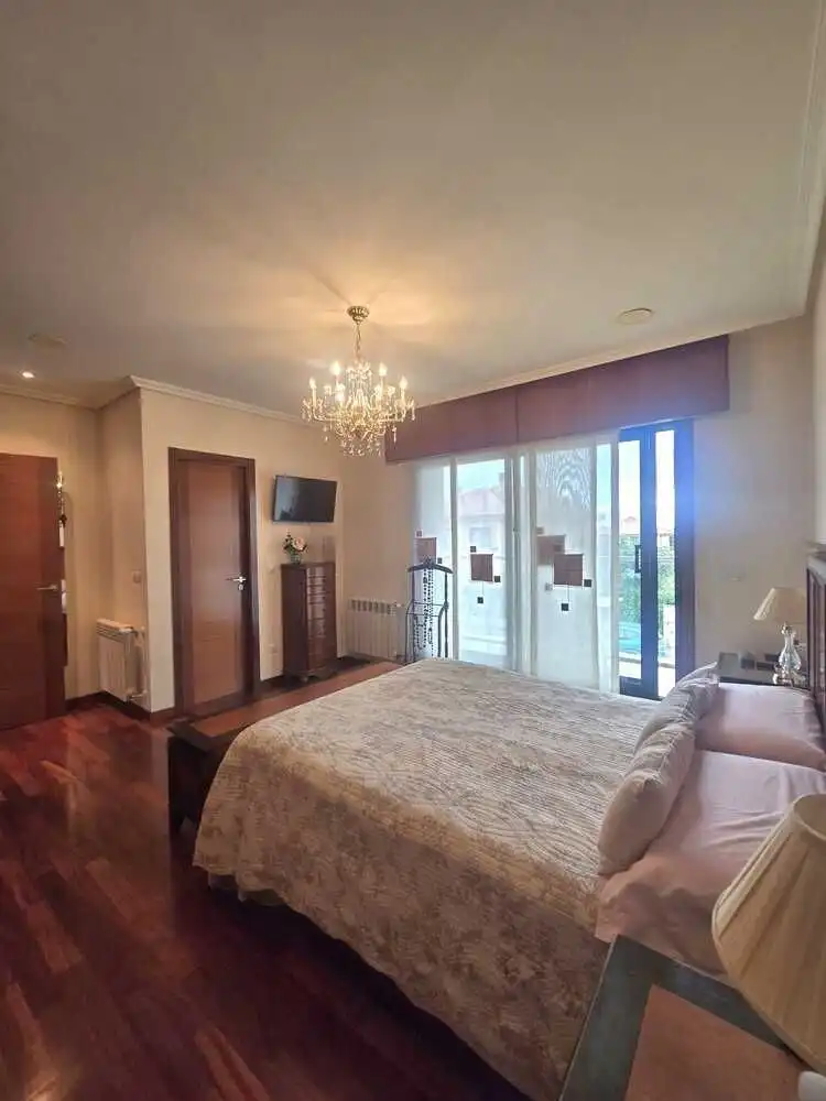 Casa con piscina en venta en A Malata - Catabois - Ciudad Jardín, imagen 16