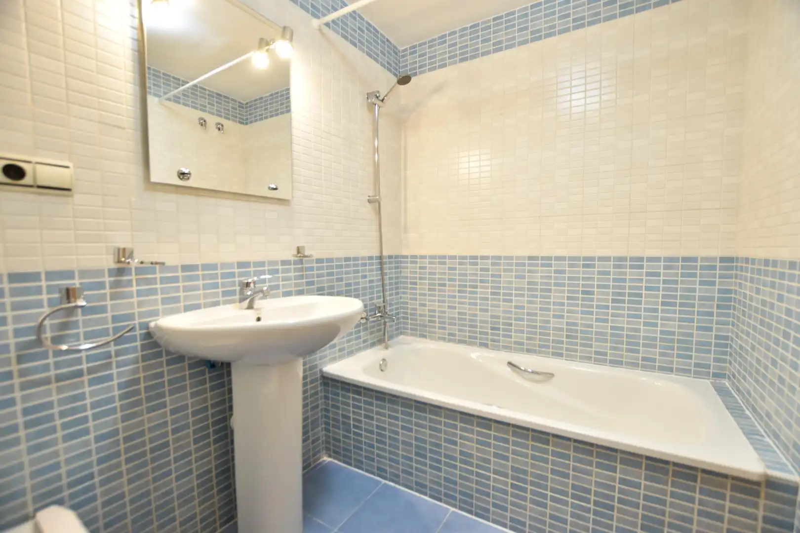 Bathroom of Flat for rent in Beiro