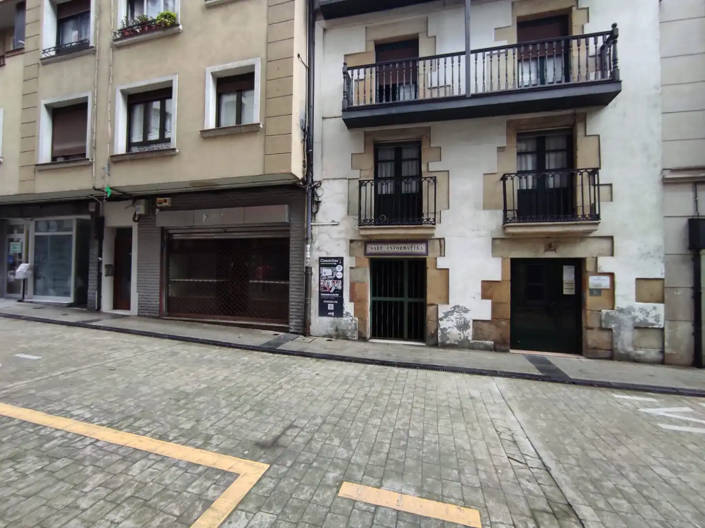 Vista exterior de Local en venda en Ermua amb Calefacció