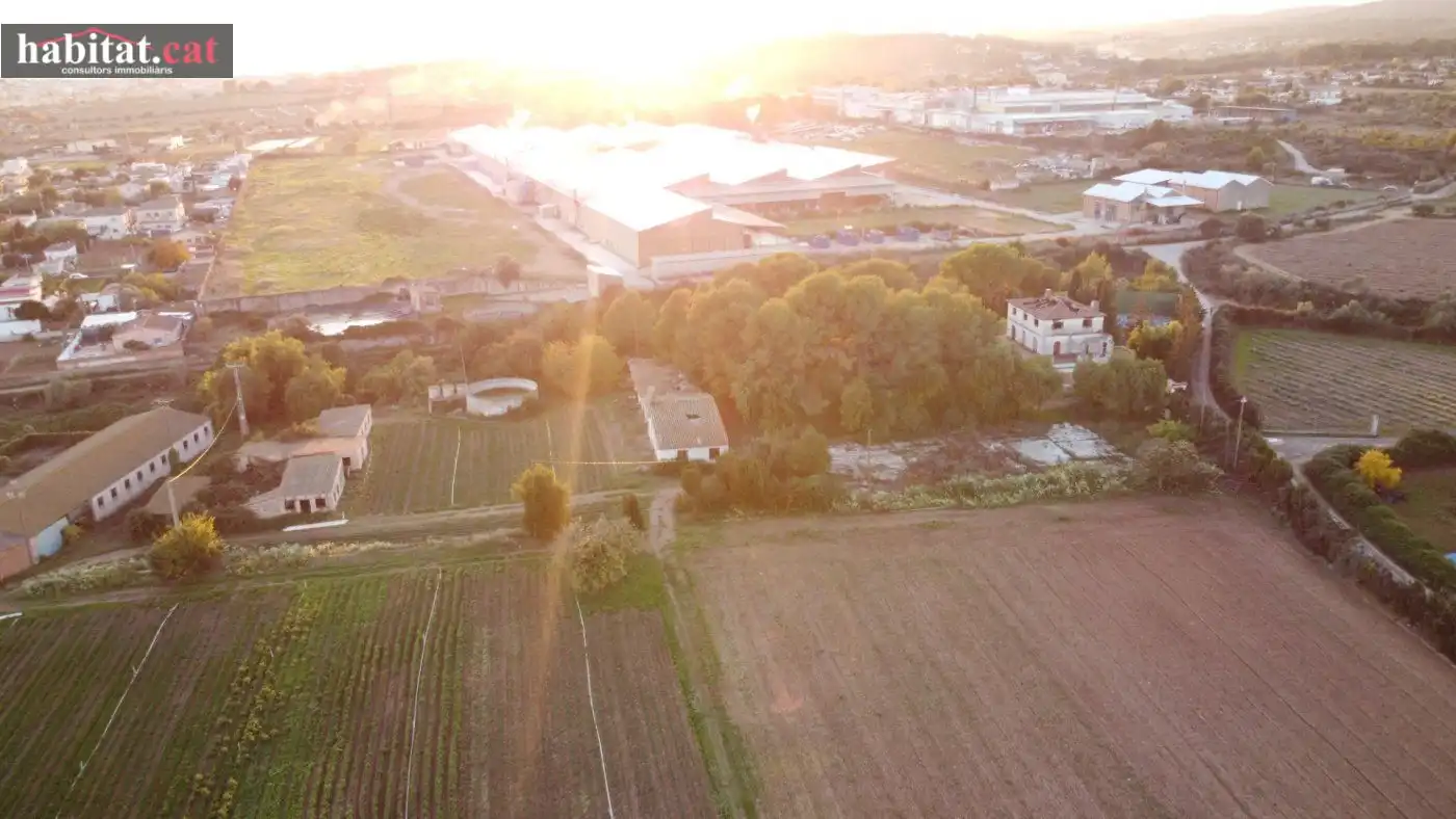 Vista exterior de Finca rústica en venta en Vilanova i la Geltrú con Jardín privado y Terraza