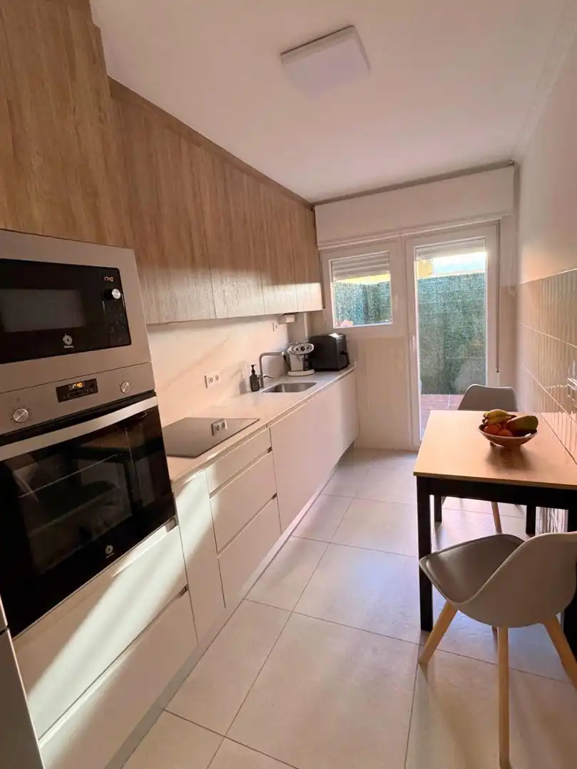 Cocina de Casa adosada en venta en Torrelavega  con Calefacción, Terraza y Balcón