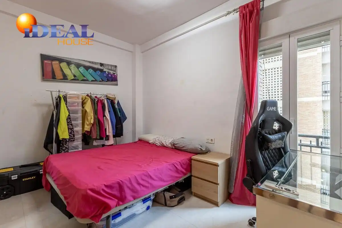 Bedroom of Flat for sale in Granada  with Air Conditioner and Terrace