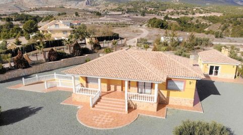 Chalet en venta en La Tova  La Parroquia, 4 dormitorios.