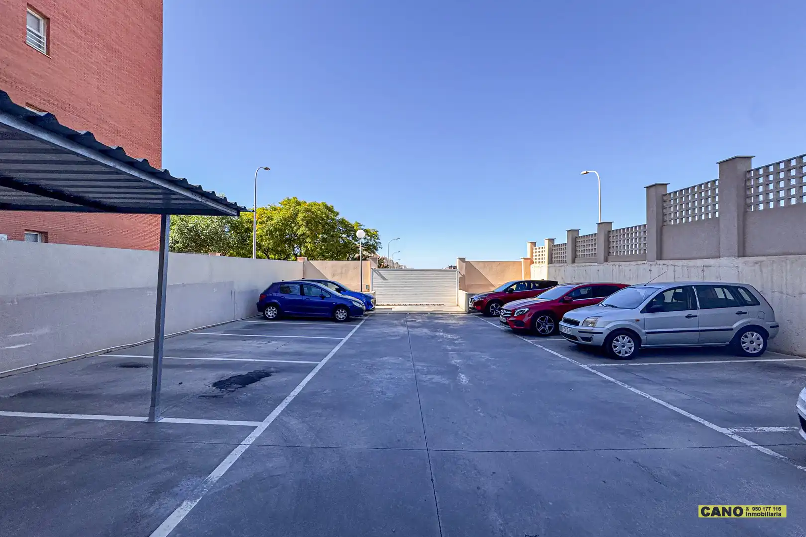 Aparcament de Pis en venda en Almería amb Terrassa