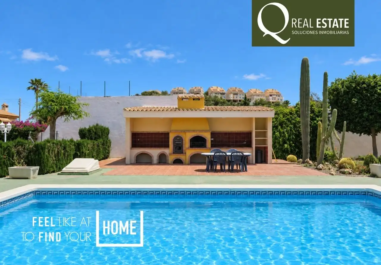 Detached house with pool for sale in Almajada - Ravel