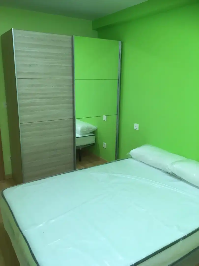 Schlafzimmer von Wohnung zur Miete in Zaragoza mit Heizung, Parkett und Möbliert