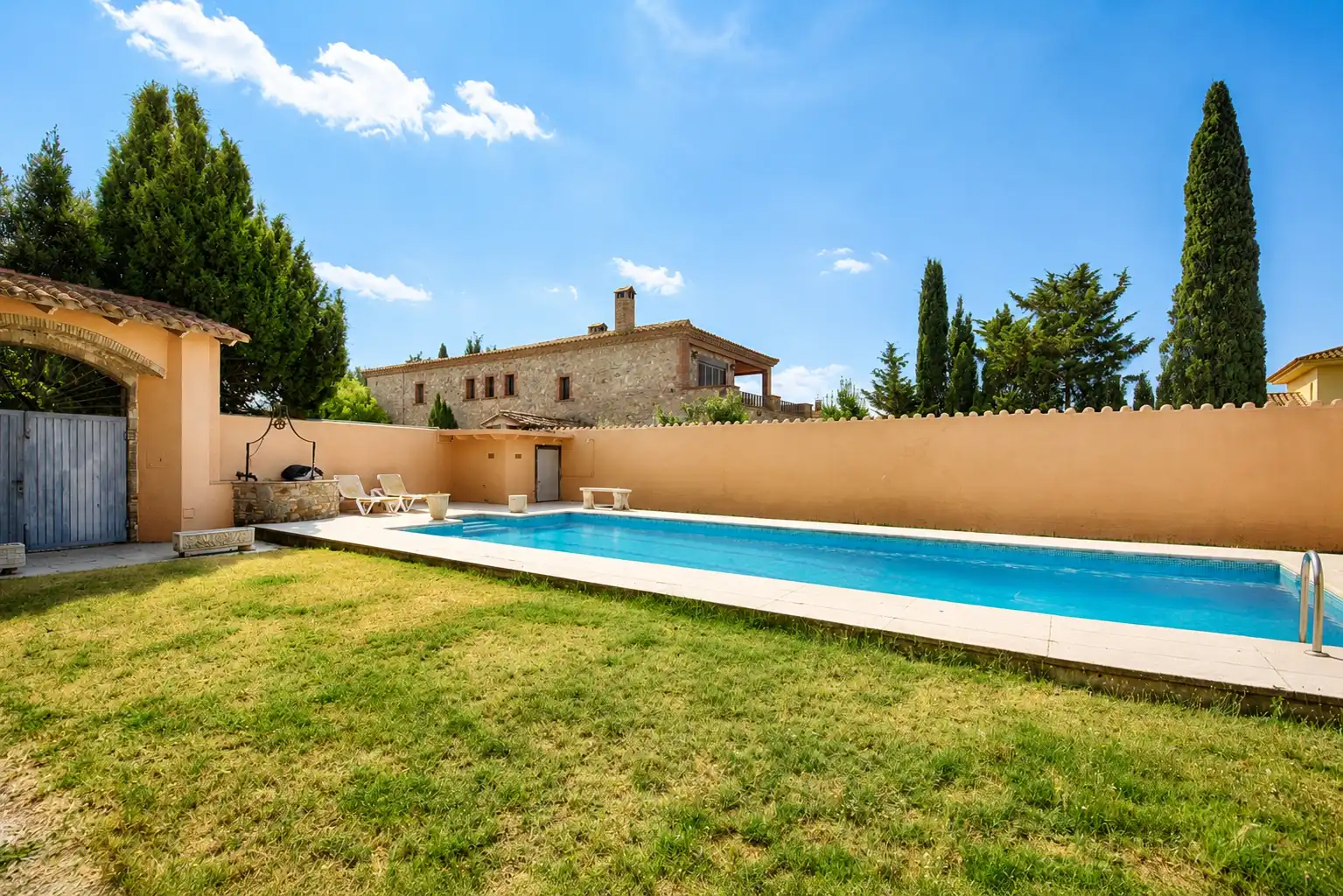 Piscina de Finca rústica en venda en Castelló d'Empúries amb Jardí privat i Piscina