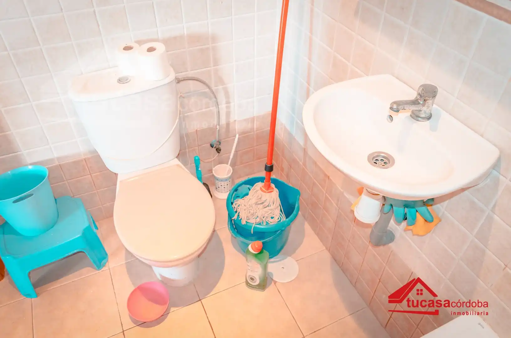 Badezimmer von Büro zum Verkauf in Córdoba mit Klimaanlage und Möbliert