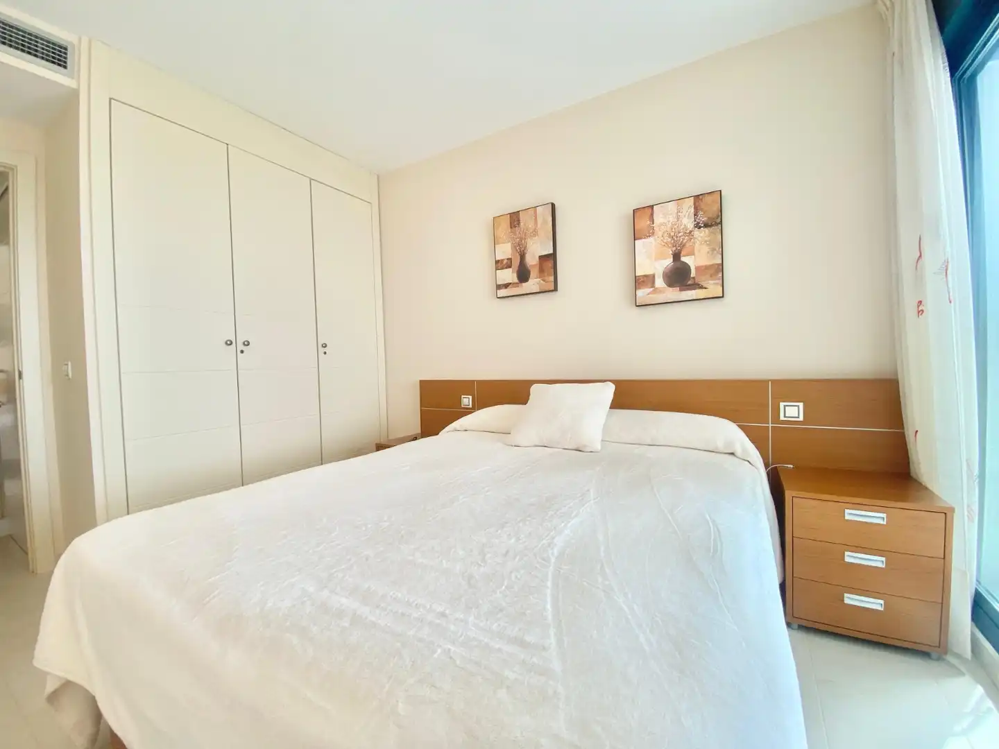 Habitación de Apartamento de alquiler en Benidorm con Aire acondicionado, Calefacción y Terraza
