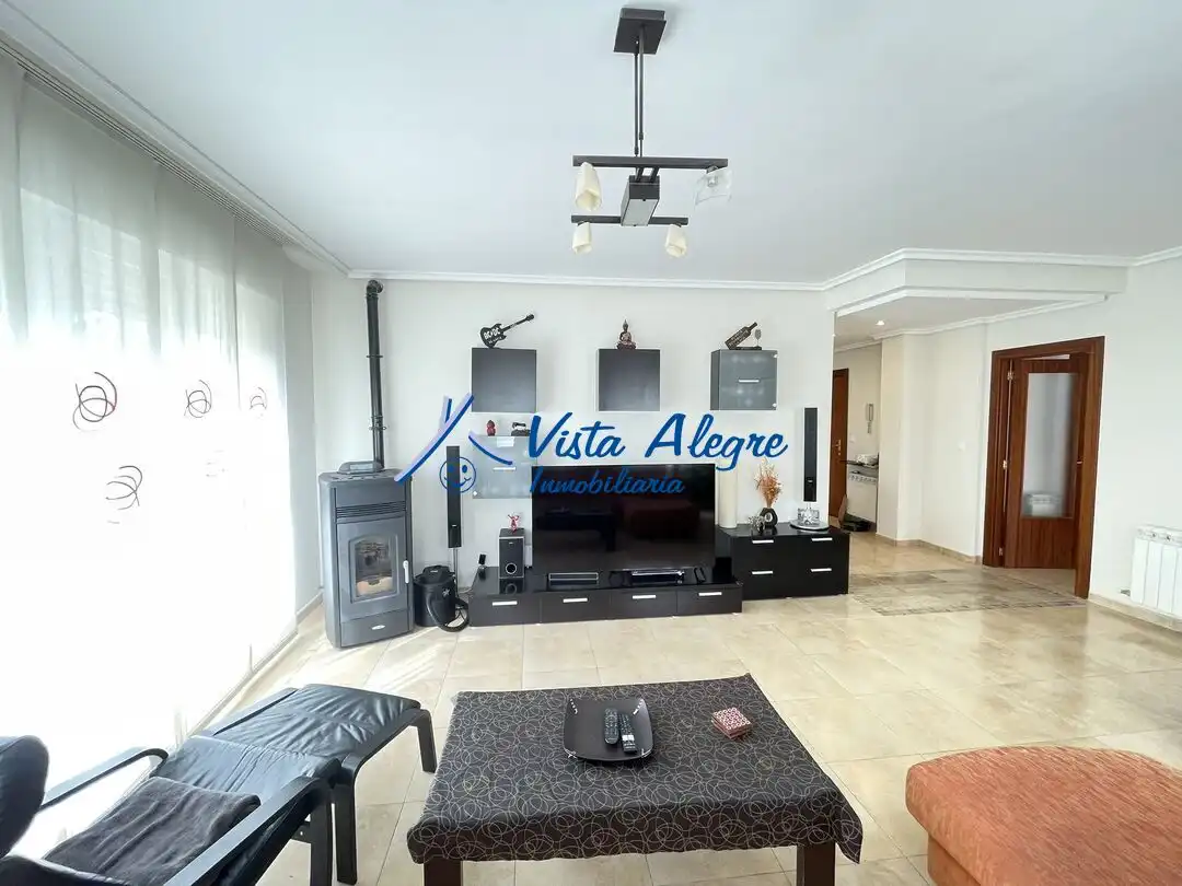 Wohnzimmer von Einfamilien-Reihenhaus zum Verkauf in Zarratón mit Heizung, Privatgarten und Parkett