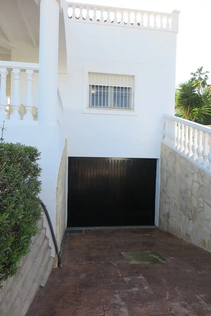 Casa o xalet en venda en El Campello amb Aire condicionat, Jardí privat i Terrassa
