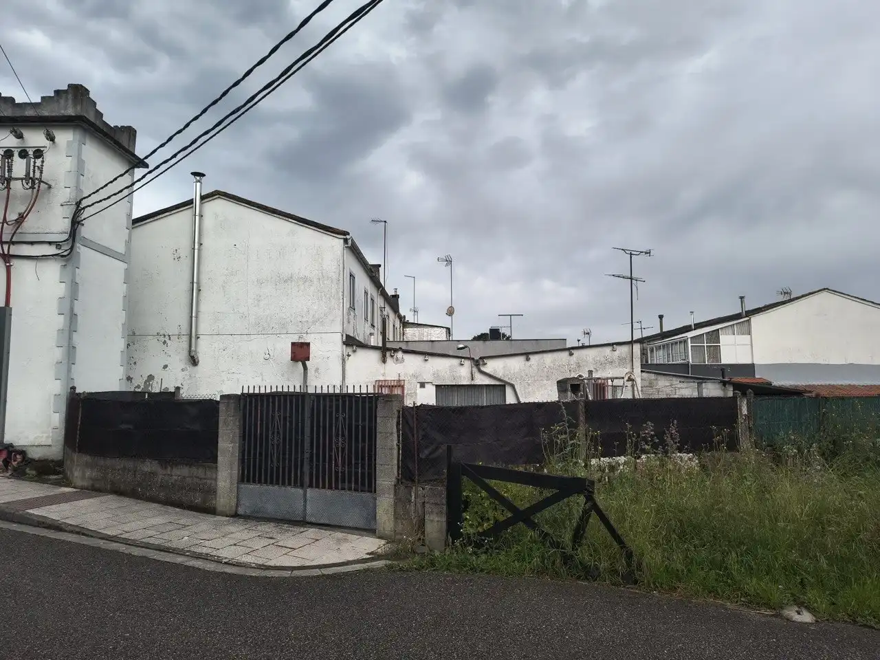 Vista exterior de Casa adosada en venta en Lugo con Jardín privado y Terraza