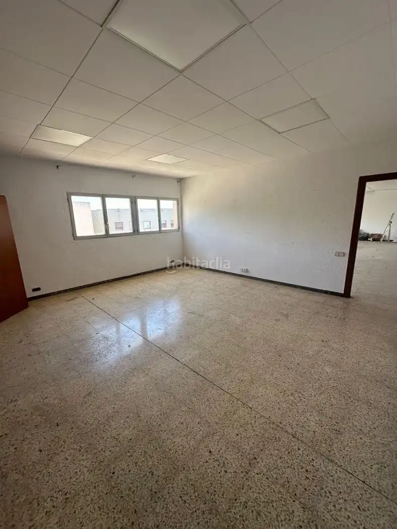 Nau industrial en venda a Carrer Narcís Monturiol 37, imagen 2