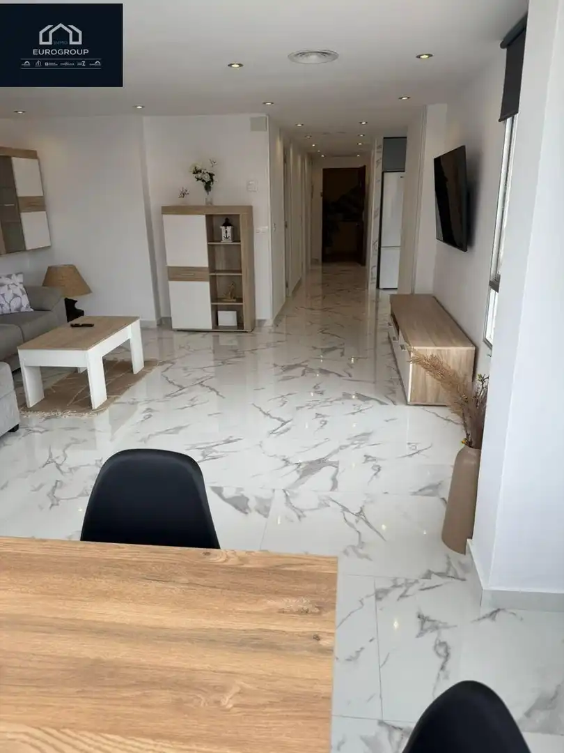 Sala de estar de Apartamento de alquiler en Benidorm con Aire acondicionado, Calefacción y Amueblado