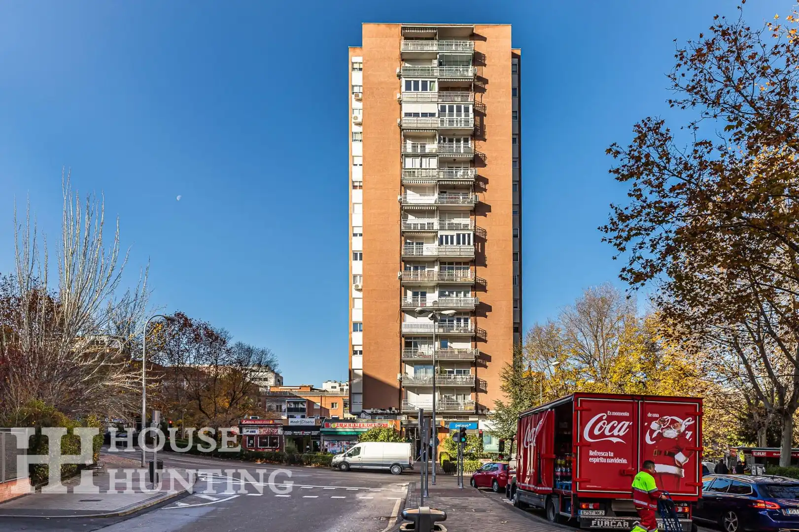 Vista exterior de Piso en venta en Madrid con Calefacción