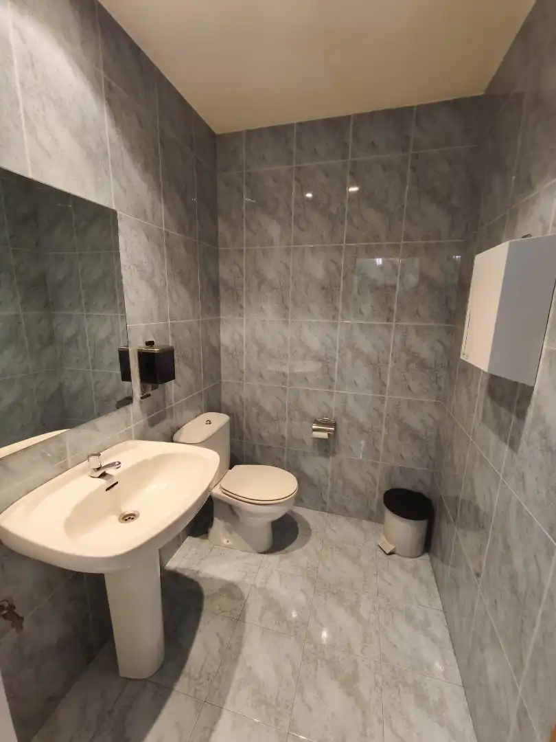 Bathroom of Flat for sale in Ourense Capital   with Air Conditioner and Parquet flooring